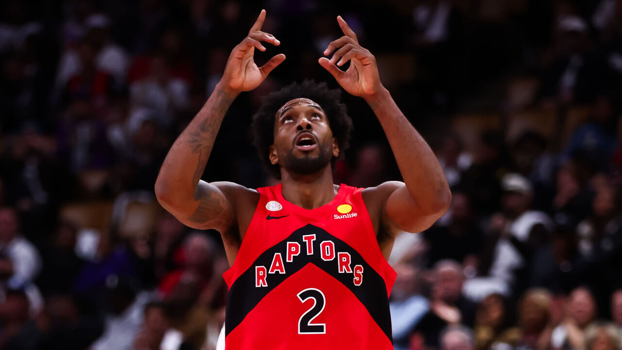 TORONTO, CANADA - OCTOBER 21: Kawhi Leonard #2 of the Toronto Raptors reacts against the Chicago Bulls in the second half at Scotiabank Arena on October 21, 2026 in Toronto, Canada.