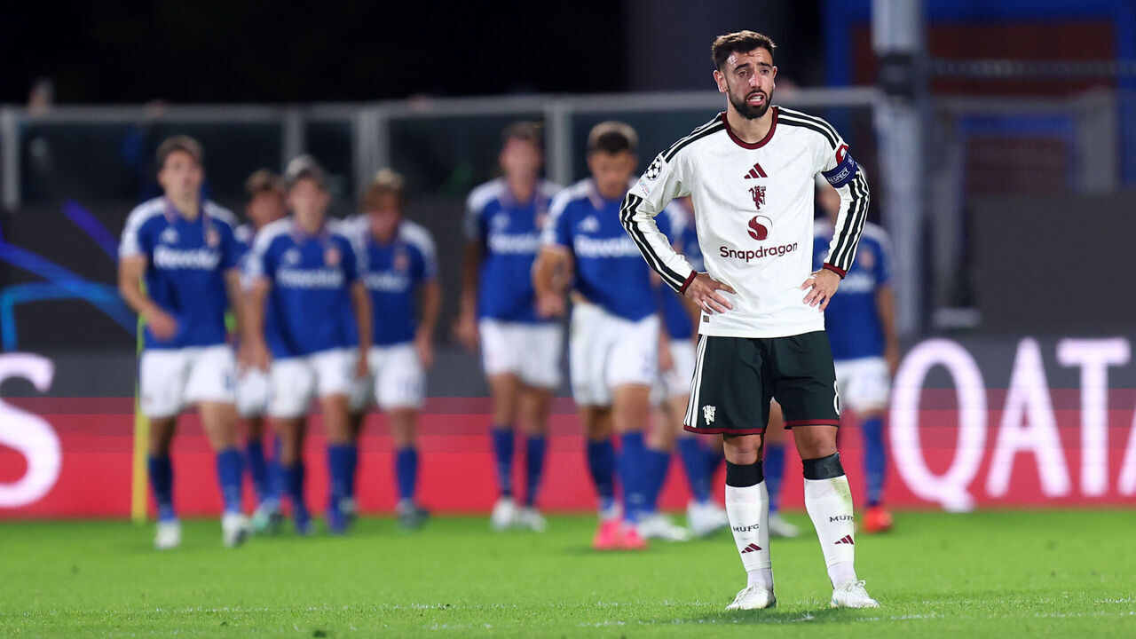 Como, Italy - October 21: Bruno Fernandes of Manchester United Fc looks dejected during the UEFA Champions League 2026/2027 match between Como and Manchester United at Giuseppe Sinigaglia on October 21, 2026 in Como, Italy.