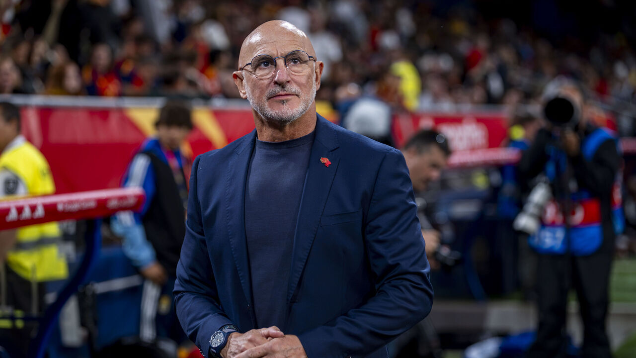 OVIEDO, SPAIN - OCTOBER 3: Luis de la Fuente, head coach of Spain, gets into the field prior to the UEFA Nations League 2026/27 group phase match between Spain and Czechia at Estadio Carlos Tartiere on October 3, 2026 in Oviedo, Spain.