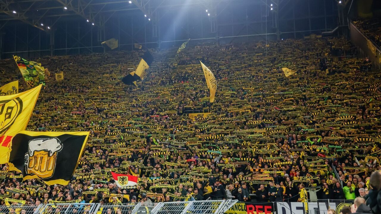 DORTMUND - Borussia Dortmund supporters during the Bundesliga match between Borussia Dortmund and SV Werder Bremen at Signal Iduna Park on October 9, 2026 in Dortmund, Germany. MARCEL TER BALS / ANP
