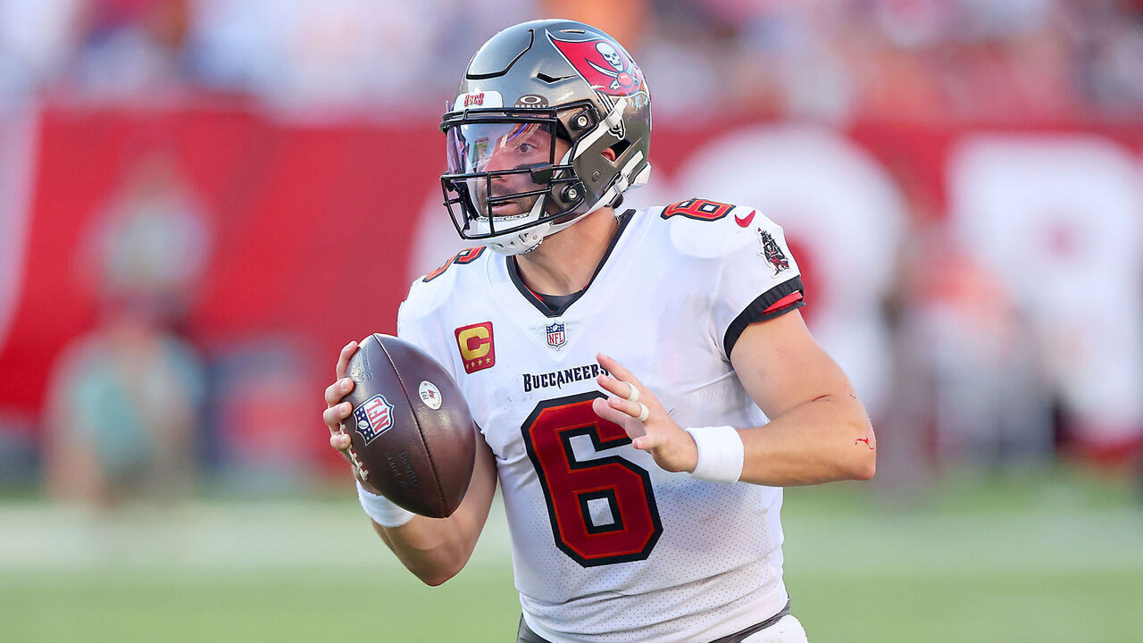 TAMPA, FL - SEPTEMBER 27: Tampa Bay Buccaneers Quarterback Baker Mayfield (6) carries the ball during the regular season game between the Minnesota Vikings and the Tampa Bay Buccaneers on September 27, 2026 at Raymond James Stadium in Tampa, Florida.