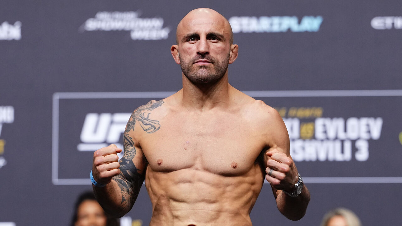 ABU DHABI, UNITED ARAB EMIRATES - OCTOBER 23: Alexander Volkanovski of Australia poses on the scale during the UFC 333 ceremonial weigh-in at Etihad Arena on October 23, 2026 in Abu Dhabi, United Arab Emirates.
