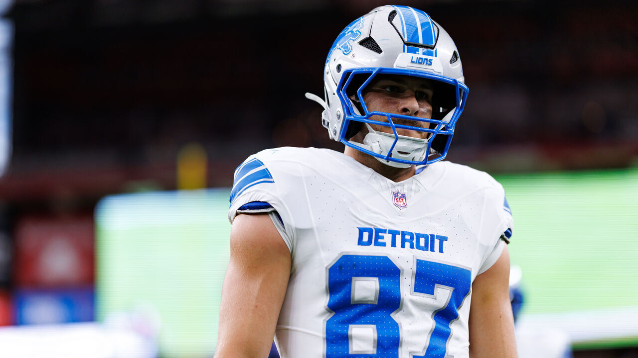 GLENDALE, ARIZONA - OCTOBER 11: Sam LaPorta #87 of the Detroit Lions stands on the field prior to a game against the Arizona Cardinals at State Farm Stadium on October 11, 2026 in Glendale, Arizona.