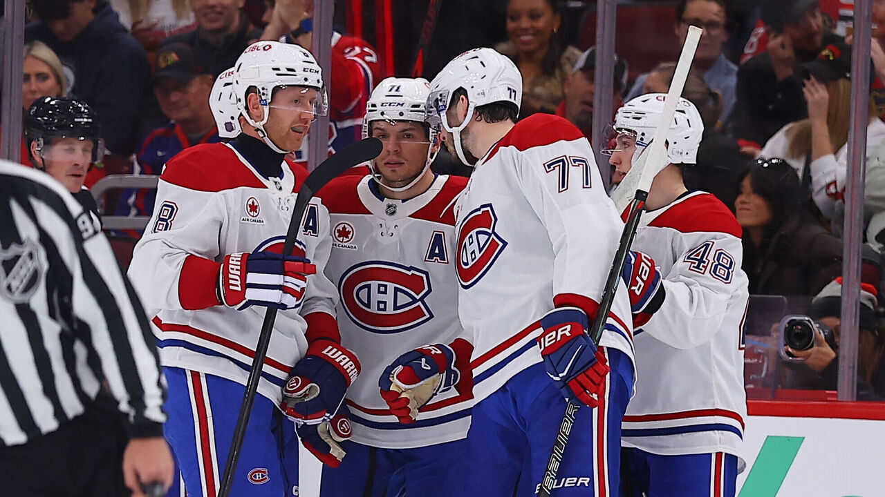 CHICAGO, IL - OCTOBER 23: Jake Evans #71 of the Montreal Canadiens celebrates after scoring with teammates during first period against the Chicago Blackhawks on October 23, 2026 at the United Center in Chicago.