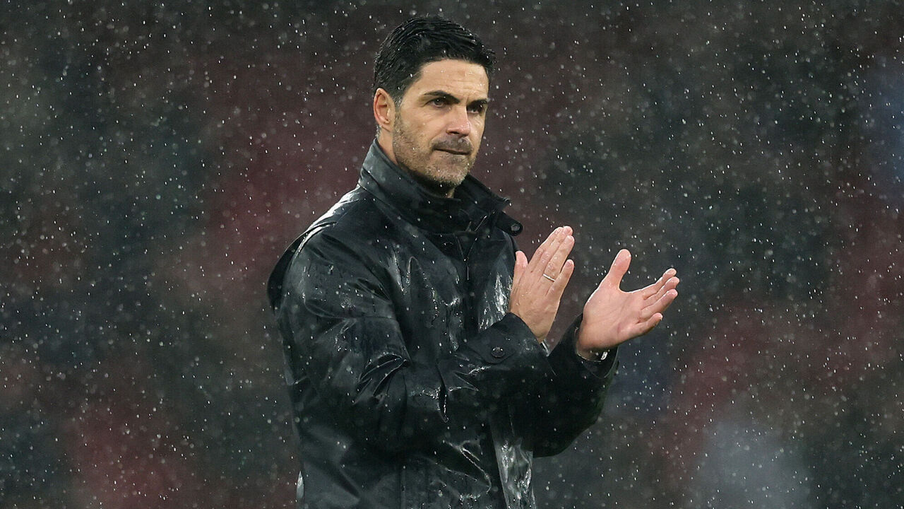 LONDON, ENGLAND - OCTOBER 24: Mikel Arteta, Manager of Arsenal, applauds the fans after the Premier League 2026/27 match between Arsenal FC and Everton at Emirates Stadium on October 24, 2026 in London, England.
