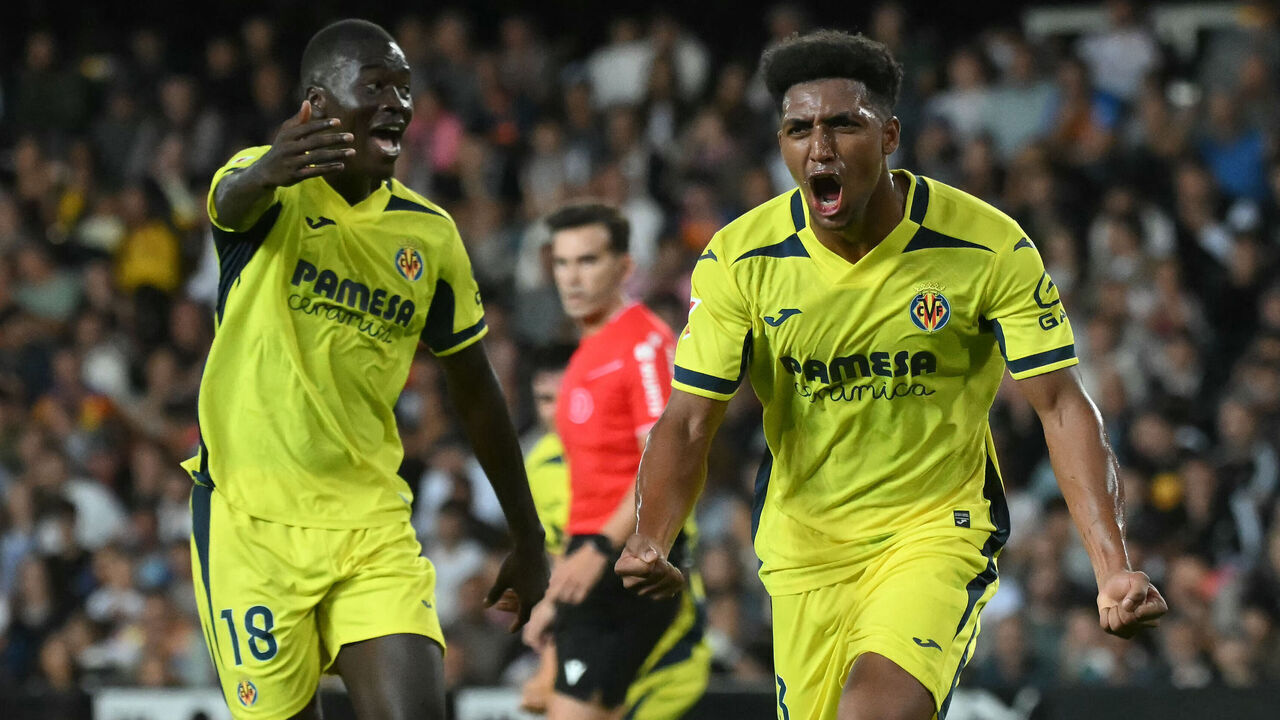 Villarreal's US defender #03 Alexander Freeman (R) celebrates scoring an equalizing goal during the Spanish league football match between Valencia CF and Villarreal CF at Mestalla Stadium in Valencia on October 24, 2026.