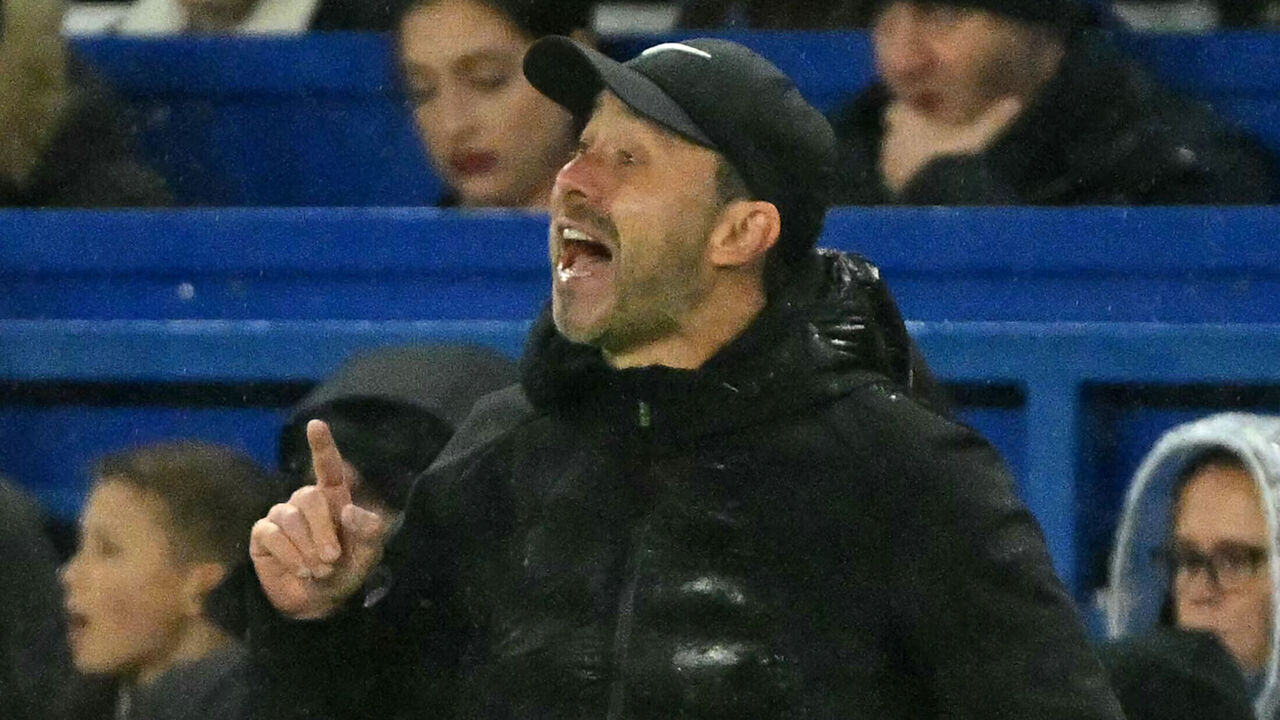 Tottenham Hotspur's Italian head coach Roberto De Zerbi gestures on the touchline during the English Premier League football match between Chelsea and Tottenham Hotspur at Stamford Bridge in London on October 24, 2026. / RESTRICTED TO EDITORIAL USE. No use with unauthorized audio, video, data, fixture lists, club/league logos or 'live' services. Online in-match use limited to 120 images. An additional 40 images may be used in extra time. No video emulation. Social media in-match use limited to 120 images. An additional 40 images may be used in extra time. No use in betting publications, games or single club/league/player publications. /