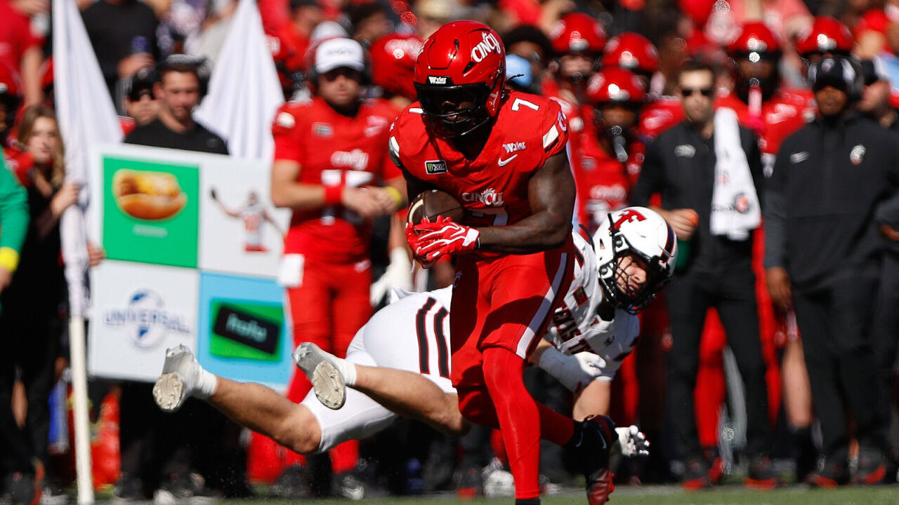 CINCINNATI, OH - OCTOBER 24: Cincinnati Bearcats running back Zylan Perry (7) carries the ball during the game against the Texas Tech Red Raiders and the Cincinnati Bearcats on October 24th 2026, at Nippert Stadium in Cincinnati, OH.
