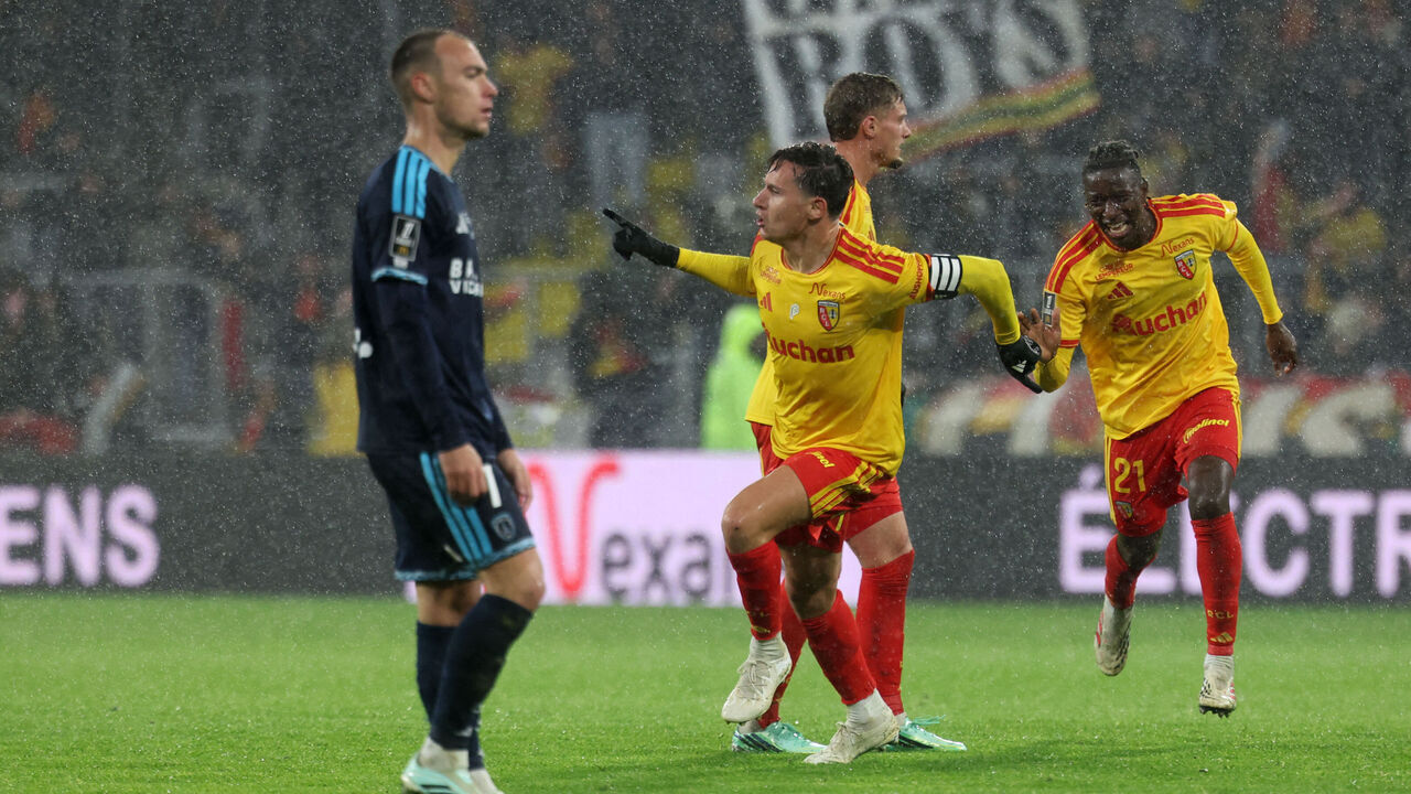 Lens' French forward #10 Florian Thauvin celebrates after scoring a goal during the French L1 football match between RC Lens and Paris FC at the Stade Bollaert-Delelis in Lens, northern France, on October 24, 2026.