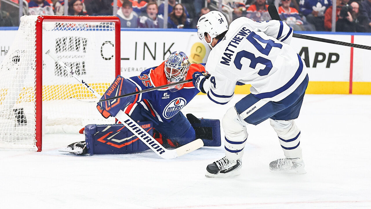 EDMONTON, AB - OCTOBER 24: Toronto Maple Leafs Center Austin Matthews (34) scores a goal on Edmonton Oilers Goalie Tristan Jarry (35) in the second period of the Edmonton Oilers game versus the Toronto Maple Leafs on October 24, 2026 at Rogers Place in Edmonton, AB.