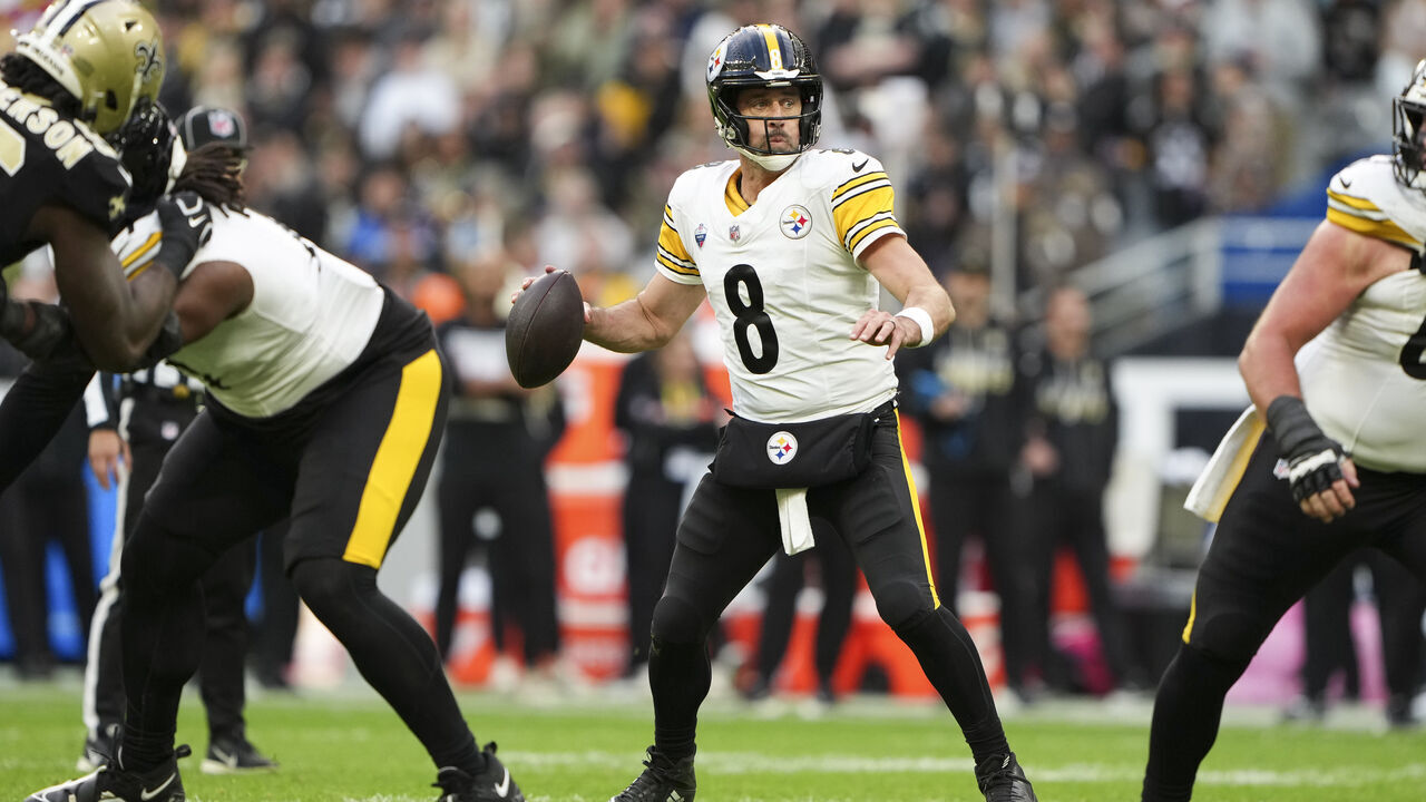PARIS, FRANCE - OCTOBER 25: Aaron Rodgers #8 of the Pittsburgh Steelers looks to make a pass during the third quarter of the game against the New Orleans Saints at Stade de France on October 25, 2026 in Paris, France.
