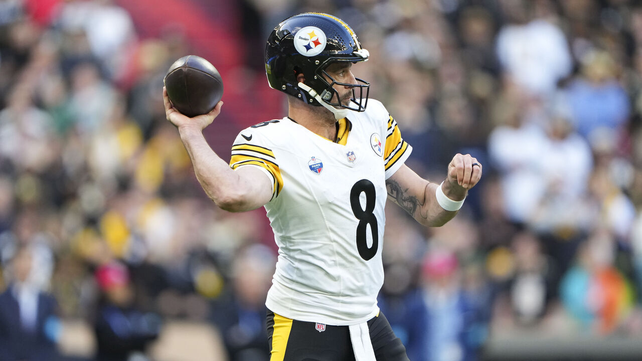 PARIS, FRANCE - OCTOBER 25: Aaron Rodgers #8 of the Pittsburgh Steelers throws during the second quarter of the NFL game against the New Orleans Saints at Stade de France on October 25, 2026 in Paris, France.