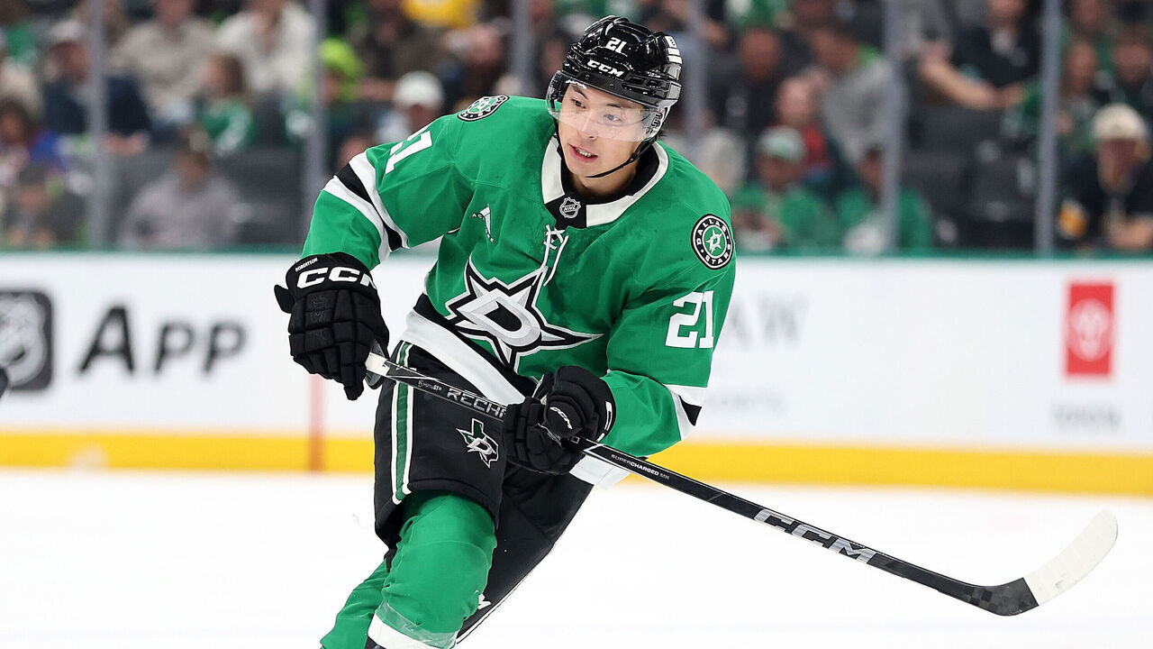 DALLAS, TEXAS - OCTOBER 20: Jason Robertson #21 of the Dallas Stars controls the puck during a game against the Boston Bruins at American Airlines Center on October 20, 2026 in Dallas, Texas.