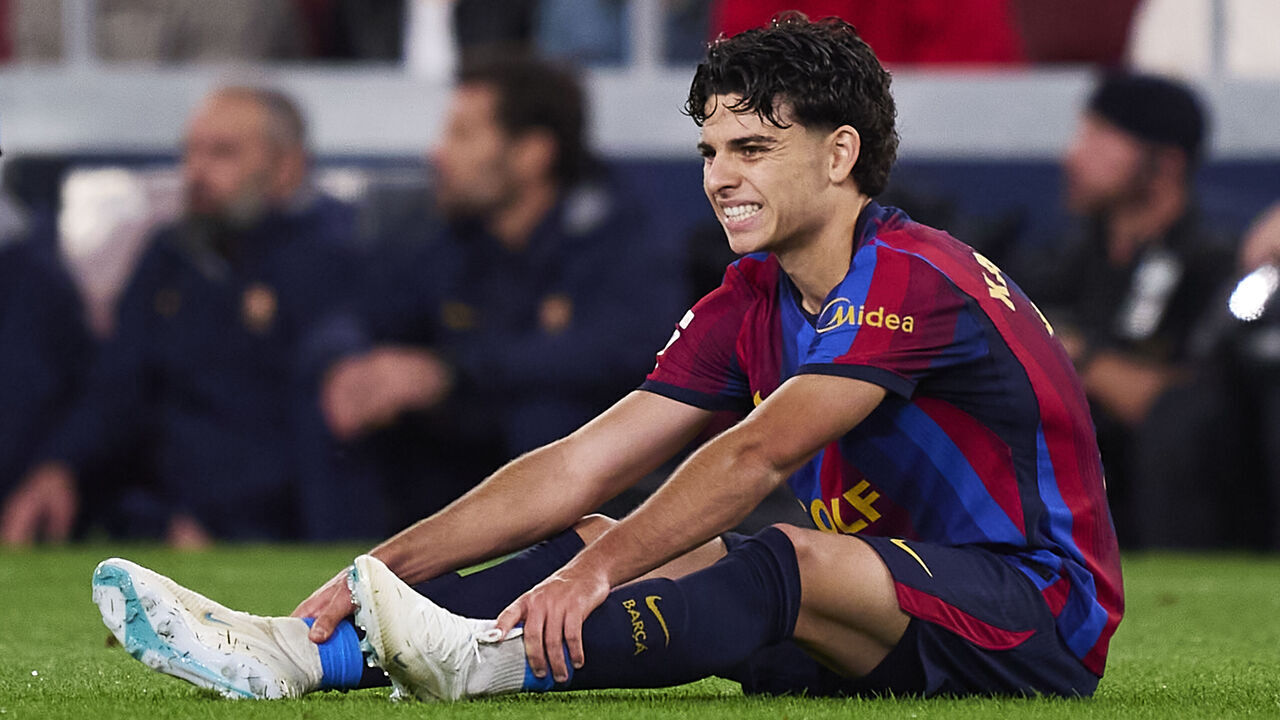 BARCELONA, SPAIN - OCTOBER 25: Xavi Espart of FC Barcelona lies injured on the pitch during the LaLiga EA Sports 2026/27 match between FC Barcelona and Real Madrid at Spotify Camp Nou on October 25, 2026 in Barcelona, Spain.