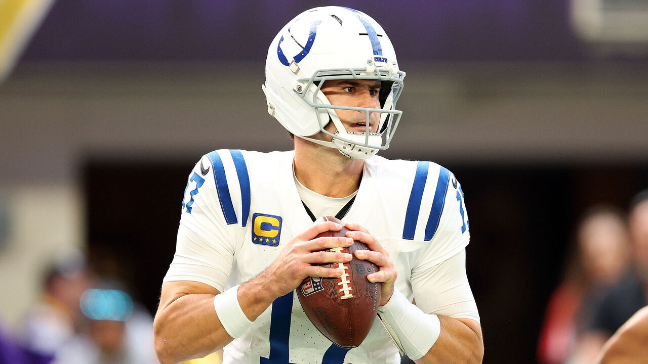 MINNEAPOLIS, MINNESOTA - OCTOBER 25: Daniel Jones #17 of the Indianapolis Colts looks to pass against the Minnesota Vikings in the first quarter at U.S. Bank Stadium on October 25, 2026 in Minneapolis, Minnesota.