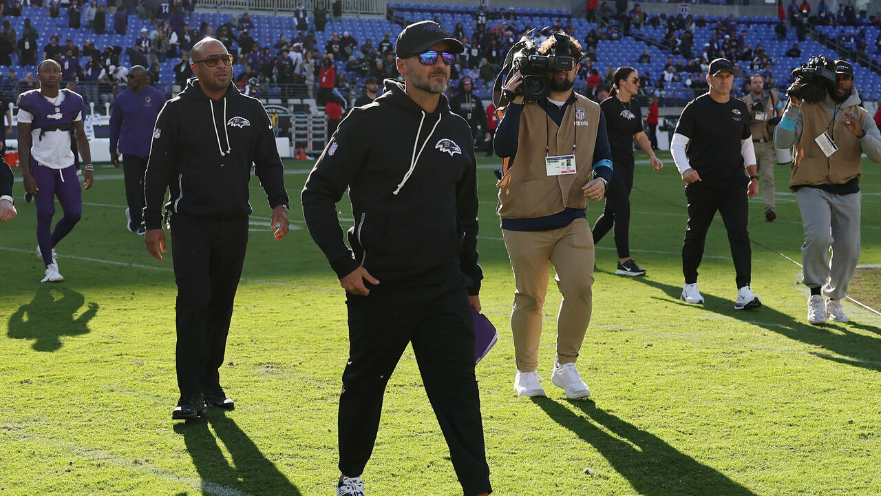 BALTIMORE, MARYLAND - OCTOBER 25: Head coach Jesse Minter of the Baltimore Ravens walks off the field after the game against the Cincinnati Bengals at M&T Bank Stadium on October 25, 2026 in Baltimore, Maryland. The Bengals defeated the Ravens 35-13.