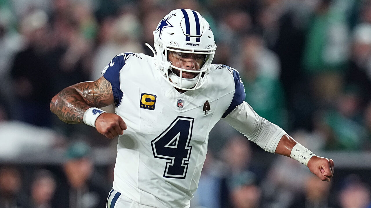 PHILADELPHIA, PENNSYLVANIA - OCTOBER 26: Dak Prescott #4 of the Dallas Cowboys celebrates a touchdown during the third quarter against the Philadelphia Eagles at Lincoln Financial Field on October 26, 2026 in Philadelphia, Pennsylvania.