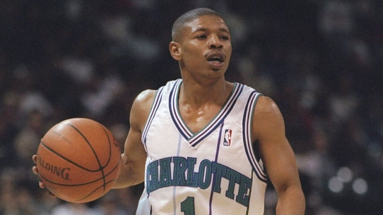 8 Feb 1996: Guard Tyrone Bogues of the Charlotte Hornets dribbles the ball around the perimeter during a game against the New York Knics at the Charlotte Coliseum in Charlotte, North Carolina. The Hornets won the game 120-100. Mandatory Credit: Allsport /Allsport