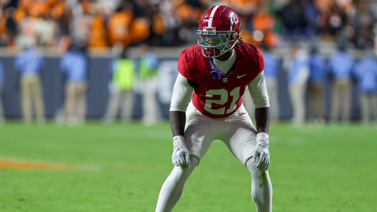 KNOXVILLE, TENNESSEE - OCTOBER 17: Dre Kirkpatrick Jr. #21 of Alabama Crimson Tide looks on during a game between the Tennessee Volunteers and Alabama Crimson Tide at Neyland Stadium on October 17, 2026 in Knoxville, Tennessee.