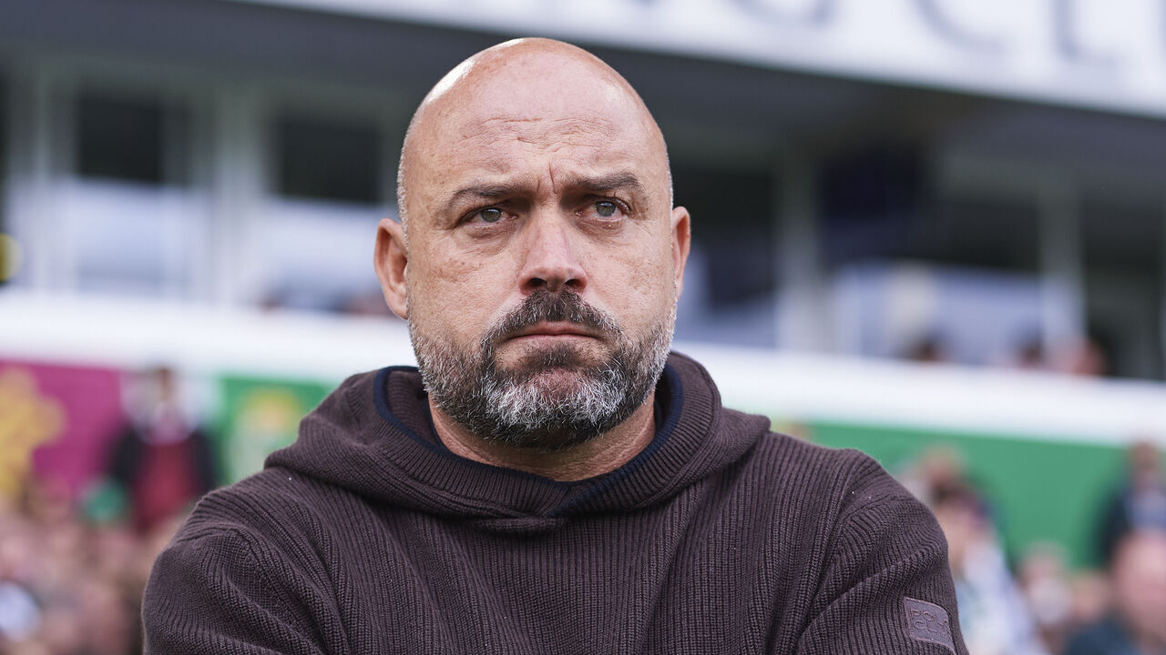 RCD Espanyol head coach Manolo Gonzalez looks on during the LaLiga EA Sports match between Real Racing Club and RCD Espanyol at Campos de Sport El Sardinero in Santander, Spain, on October 24, 2026.