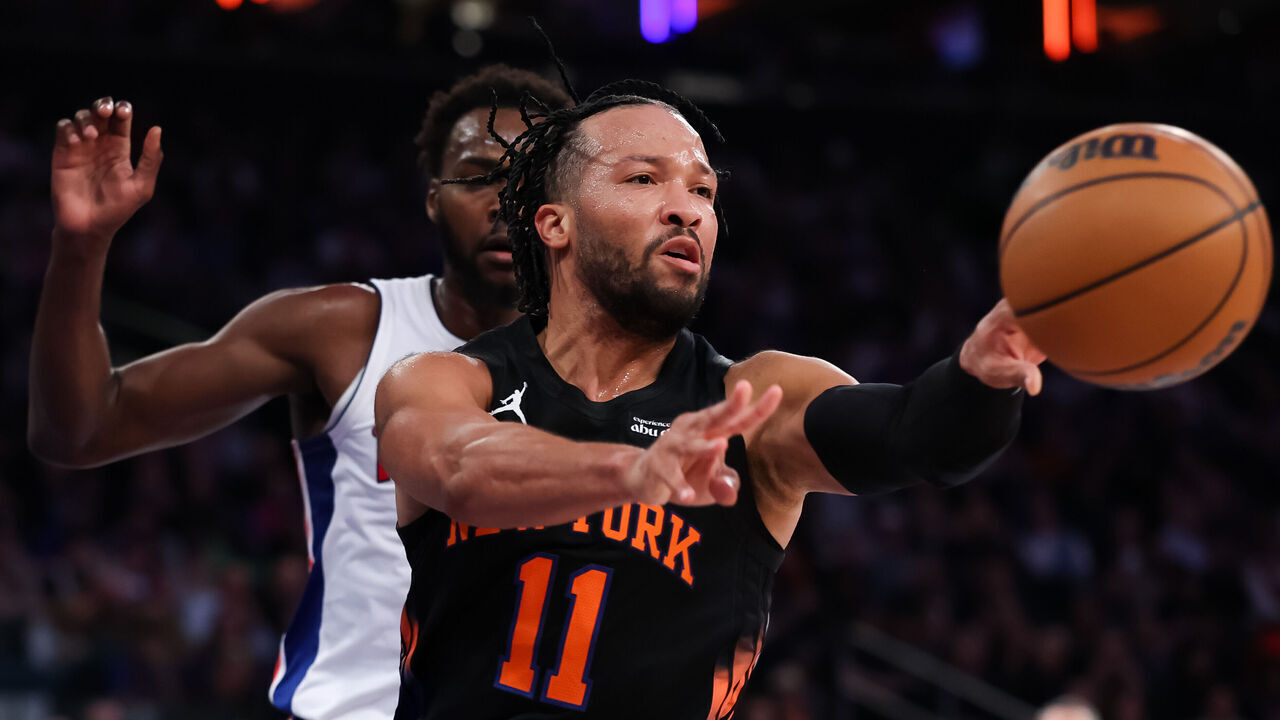 NEW YORK, NEW YORK - OCTOBER 27: Jalen Brunson #11 of the New York Knicks passes the ball under pressure from Paul Reed #7 of the Detroit Pistons during the first quarter at Madison Square Garden on October 27, 2026 in New York City.