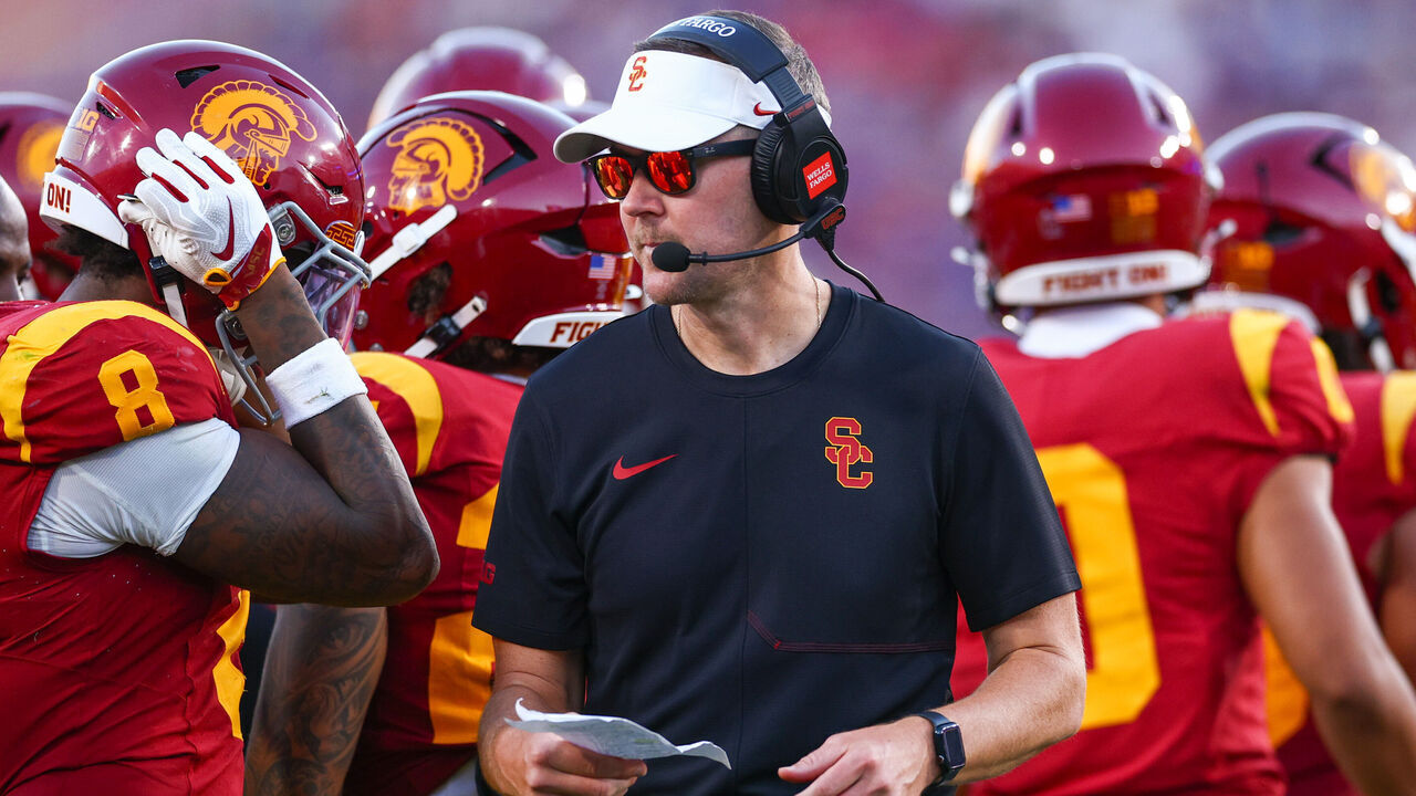 Los Angeles , CA - October 03:USC head coach Lincoln Riley walks back to the sideline after speaking with his team during a timeout during the first half of an football game between Washington and USC at Los Angeles Memorial Coliseum, Saturday, Oct. 3, 2026.