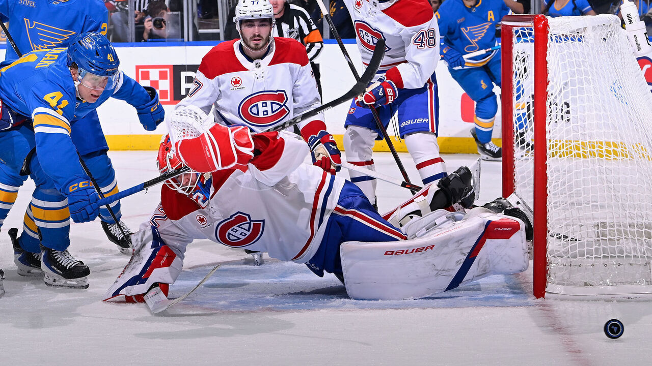 ST. LOUIS, MO - OCTOBER 27: Jacob Fowler #32 of the Montréal Canadiens defends the net against Aleksanteri Kaskimaki #41 of the St. Louis Blues on October 27, 2026 at the Enterprise Center in St. Louis, Missouri.