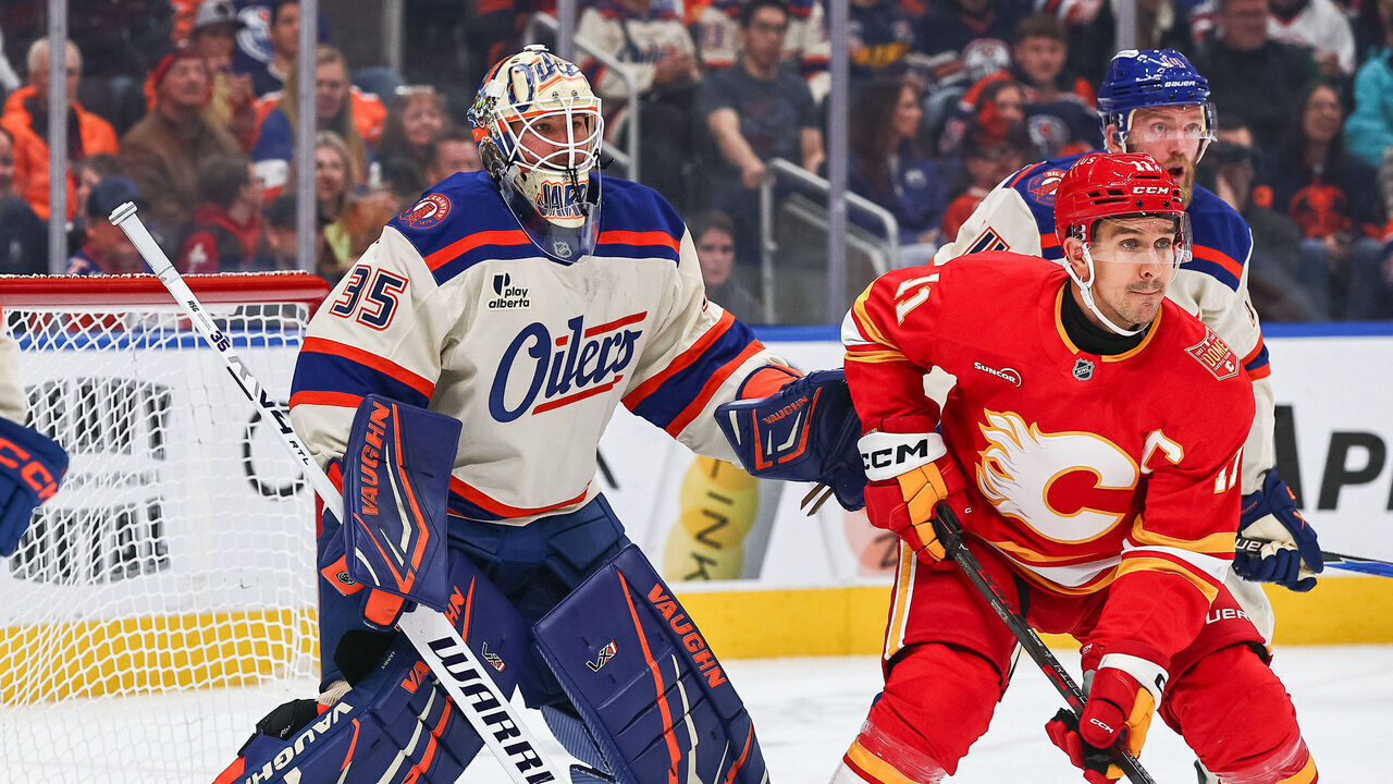 EDMONTON, AB - OCTOBER 28: Edmonton Oilers Goalie Tristan Jarry (35) looks past Calgary Flames Center Mikael Backlund (11) in the second period of the Edmonton Oilers game versus the Calgary Flames on October 28, 2026 at Rogers Place in Edmonton, AB.