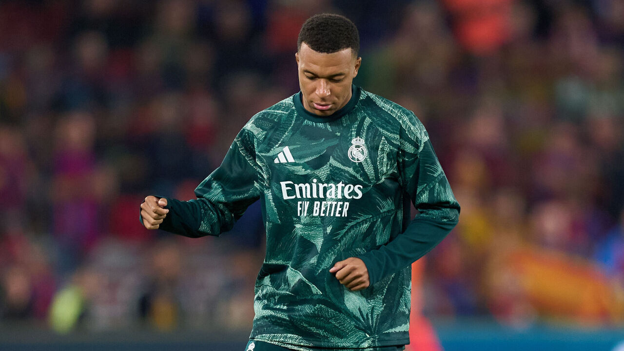 BARCELONA, SPAIN - OCTOBER 25: Kylian Mbappe of Real Madrid warms up prior to the LaLiga EA Sports 2026/27 match between FC Barcelona and Real Madrid at Spotify Camp Nou on October 25, 2026 in Barcelona, Spain.