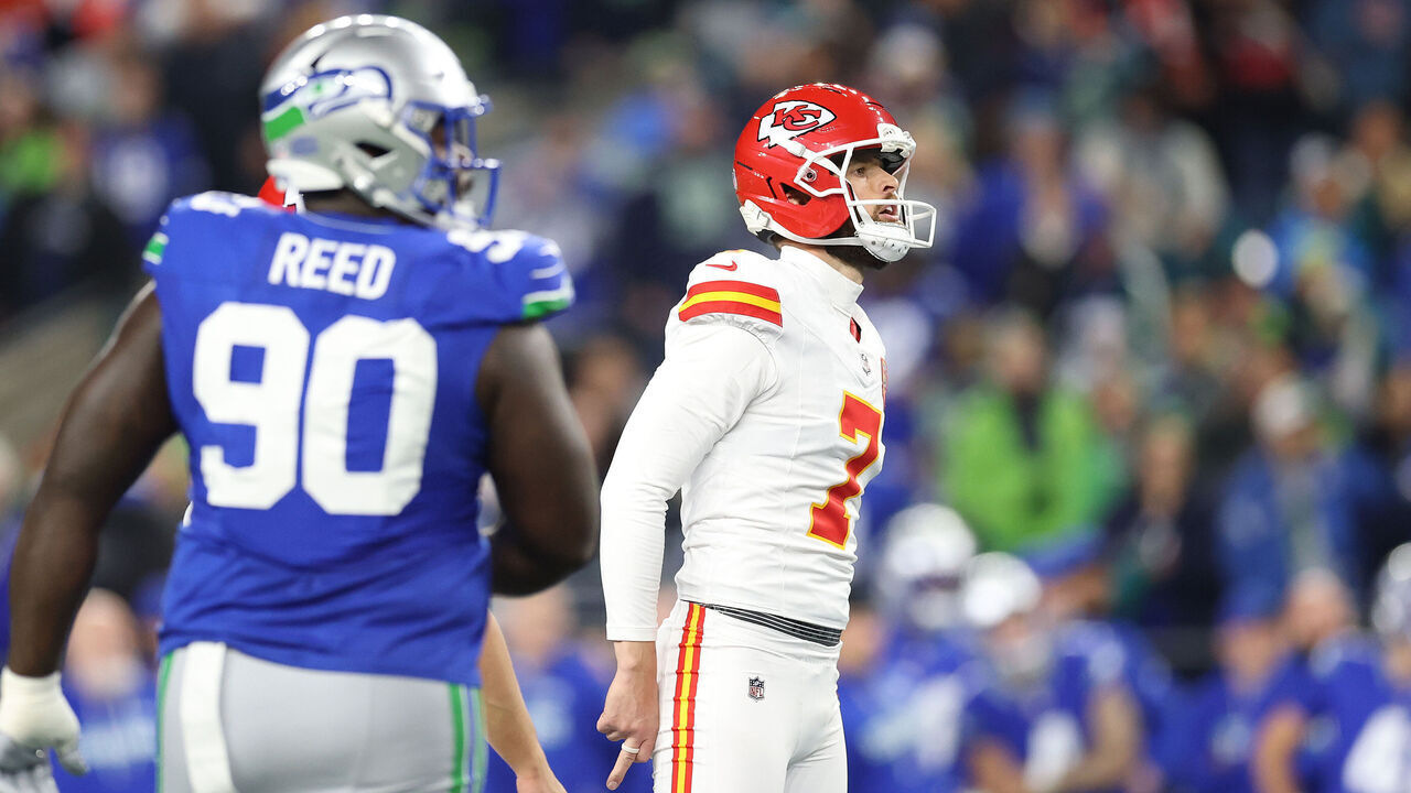 SEATTLE, WASHINGTON - OCTOBER 25: Harrison Butker #7 of the Kansas City Chiefs reacts after a missed field goal attempt against the Seattle Seahawks during the second quarter at Lumen Field on October 25, 2026 in Seattle, Washington.