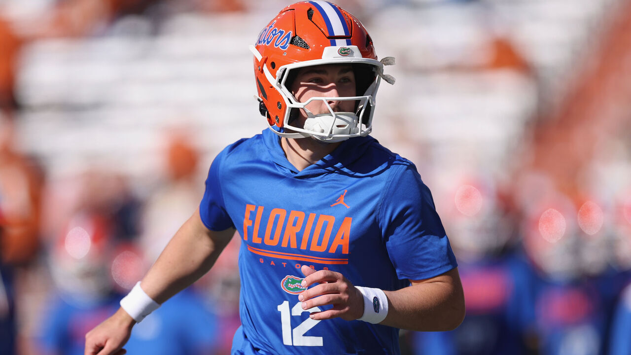 AUSTIN, TEXAS - OCTOBER 17: Aaron Philo #12 of the Florida Gators warms up before the game against the Texas Longhorns at Darrell K Royal-Texas Memorial Stadium on October 17, 2026 in Austin, Texas.