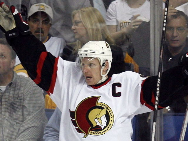 Ottawa recognizes former Senators captain Daniel Alfredsson with key to the city