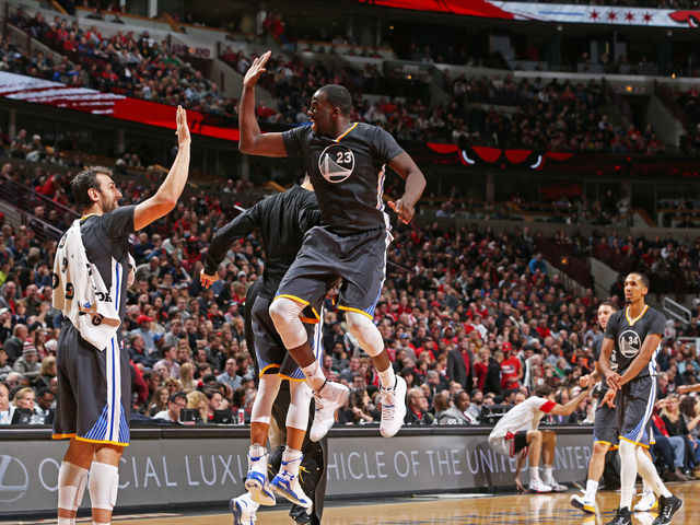 Warriors outlast scrappy Bulls to extend win streak to franchise-record 12