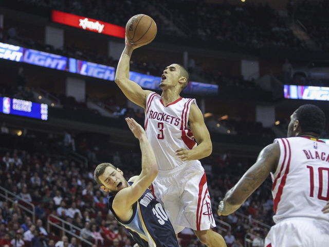 VIDEO: Rockets' Johnson launches over Kings' Sessions | the…
