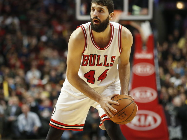 VIDEO: Bulls' Fast Break Adventures Lead To Mirotic's Dunk | TheScore.com