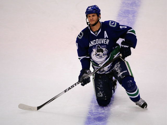 Canucks' Bieksa undergoes hand surgery, out 6-8 weeks