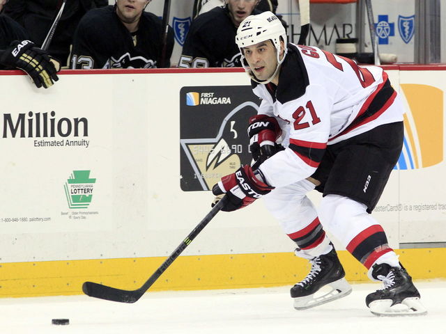Devils won't offer contracts to Gomez, Bernier
