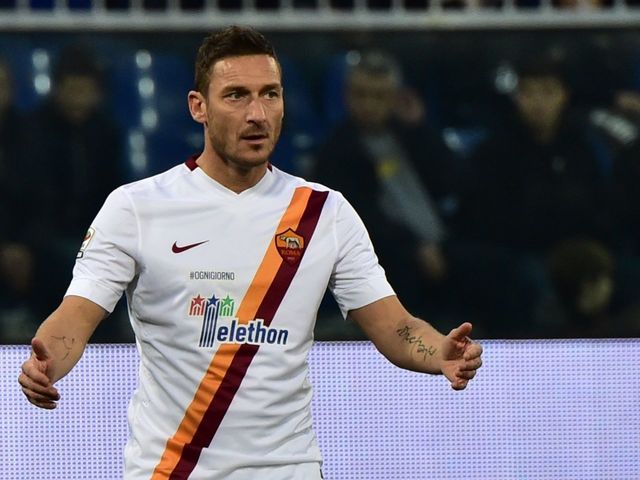 VIDEO: Francesco Totti refuses to take armband from Seydou Keita