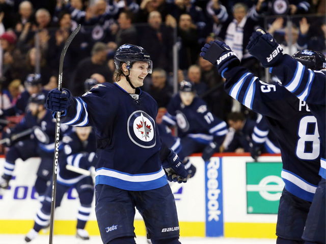 Jets' Trouba suffered broken hand during Game 2 vs. Ducks | theScore