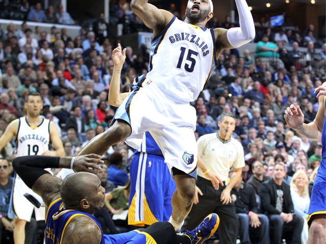 VIDEO: Steph Curry, Vince Carter execute the double-flop