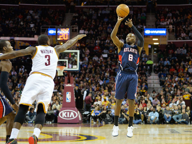 Hawks make statement, blow out Cavaliers in Cleveland