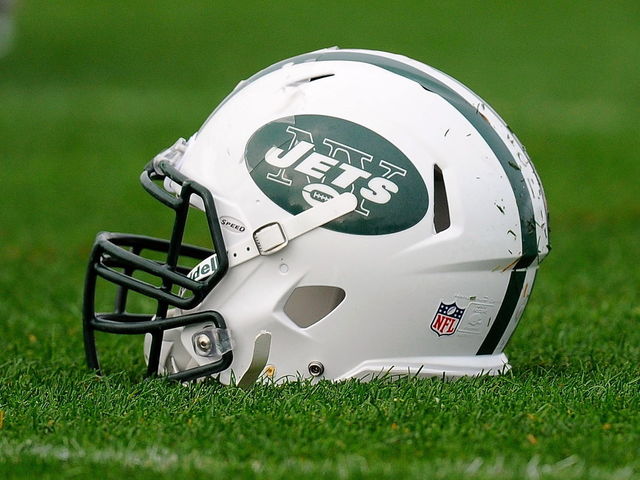 Jets bring 350 rolls of toilet paper for trip to England