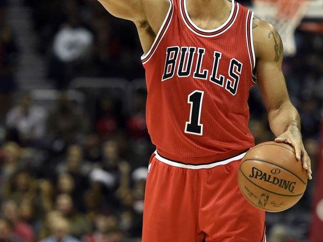 PHOTO: Rose gets shrine from Chicago fans