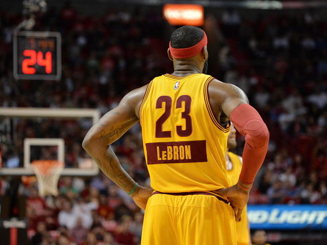 VIDEO: Heat play video tribute to LeBron James during return to Miami