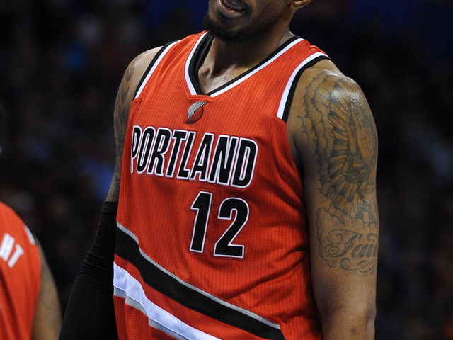 Blazers' Aldridge sustains wrist injury, Batum aggravates back