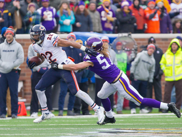 Bears' Forte becomes 2nd player in NFL history to record 1,000 rushing yards, 100 catches