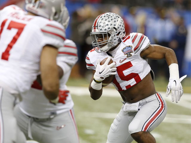 VIDEO: Ohio State's Ezekiel Elliott's hurdle helps spring 54-yard run