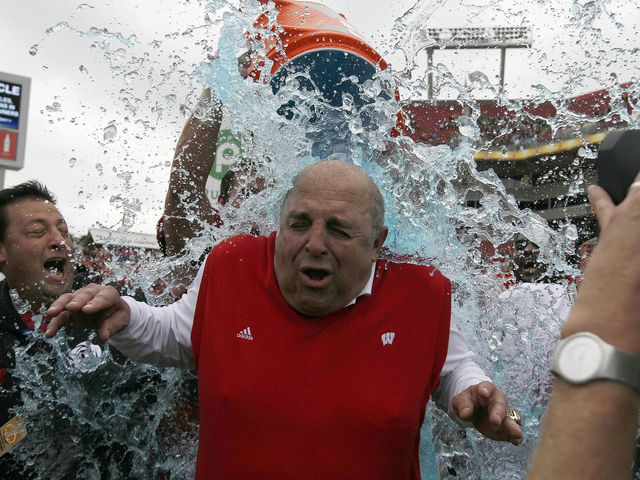 VIDEO: Wisconsin's Barry Alvarez gets hyped with players after Outback Bowl win