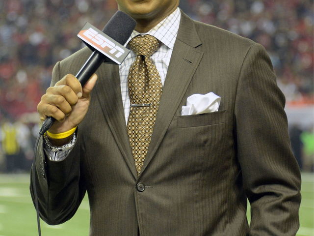 ESPN anchor Stuart Scott dies after long battle with cancer