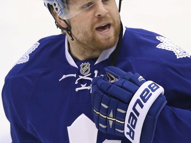Phil Kessel laughs off reporter's questions; describes him as 'such an idiot'